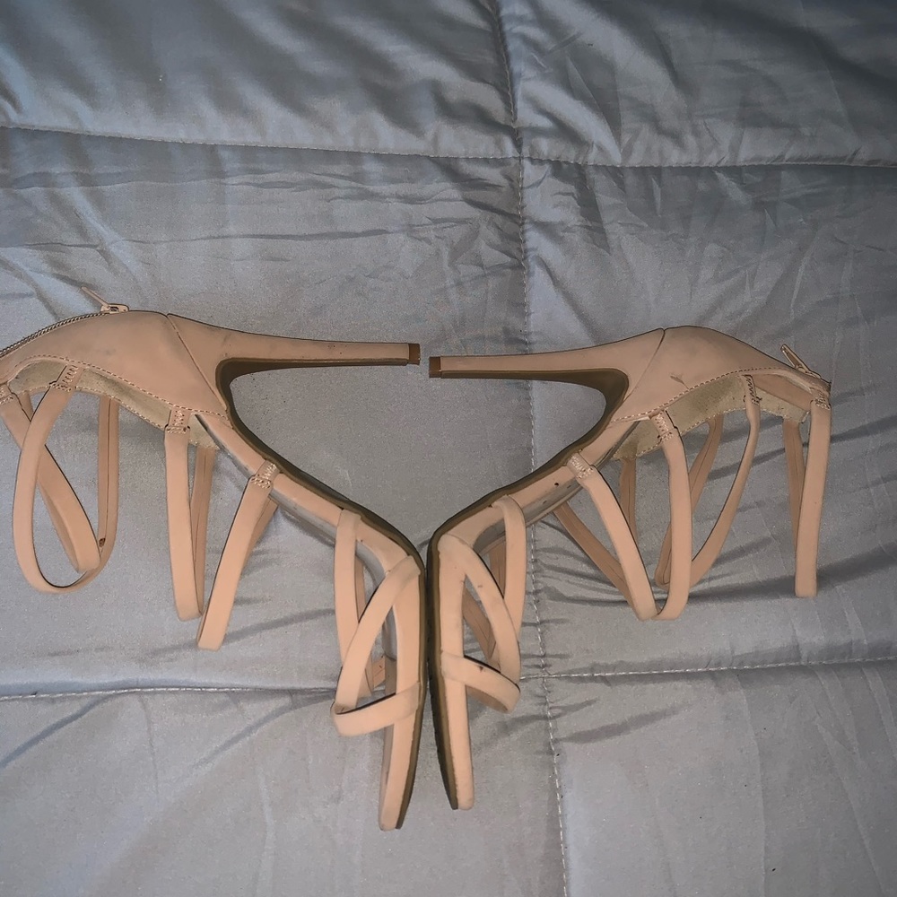 Heels - Picture 2 of 3